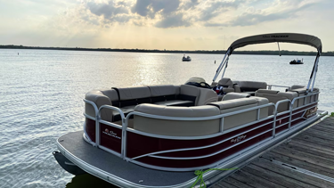2018 Sun Tracker Party Barge rental on Lake Texoma