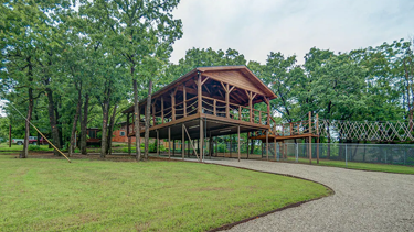 Magic Treehouse Lake Texoma’s Best Deck! Pet Friendly Cabin by the Lake