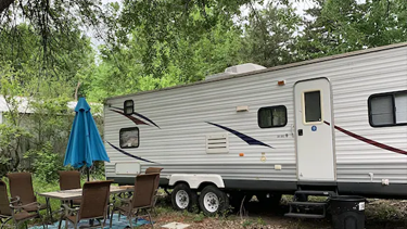 SAYKM GLAMPING, 2 bedroom RV less than 5 min to beach and boat ramp
