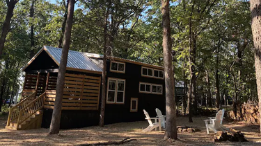 Wooded Wonderland on Lake Texoma – Black Cabin