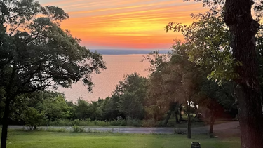 Private lake front home overlooking Lake Texoma!