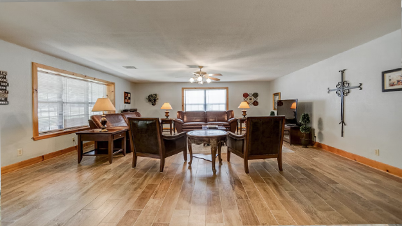 6 Bedrooms Walk to Beach or Marina!