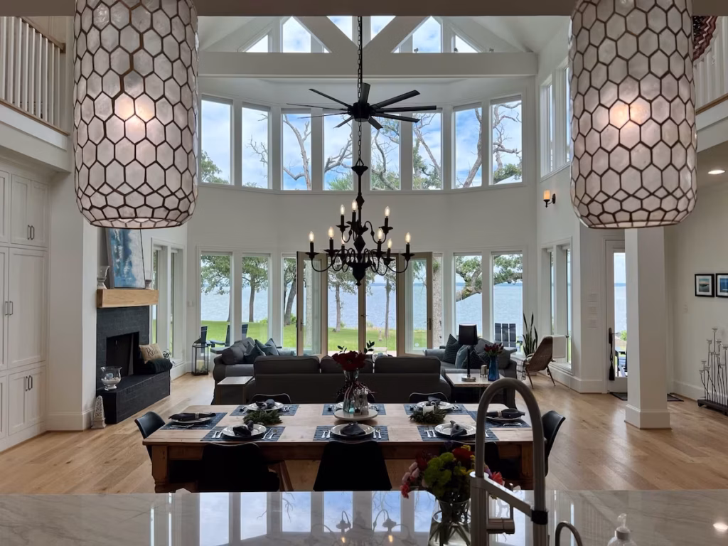 Luxury Lakehouse living with private Beach
