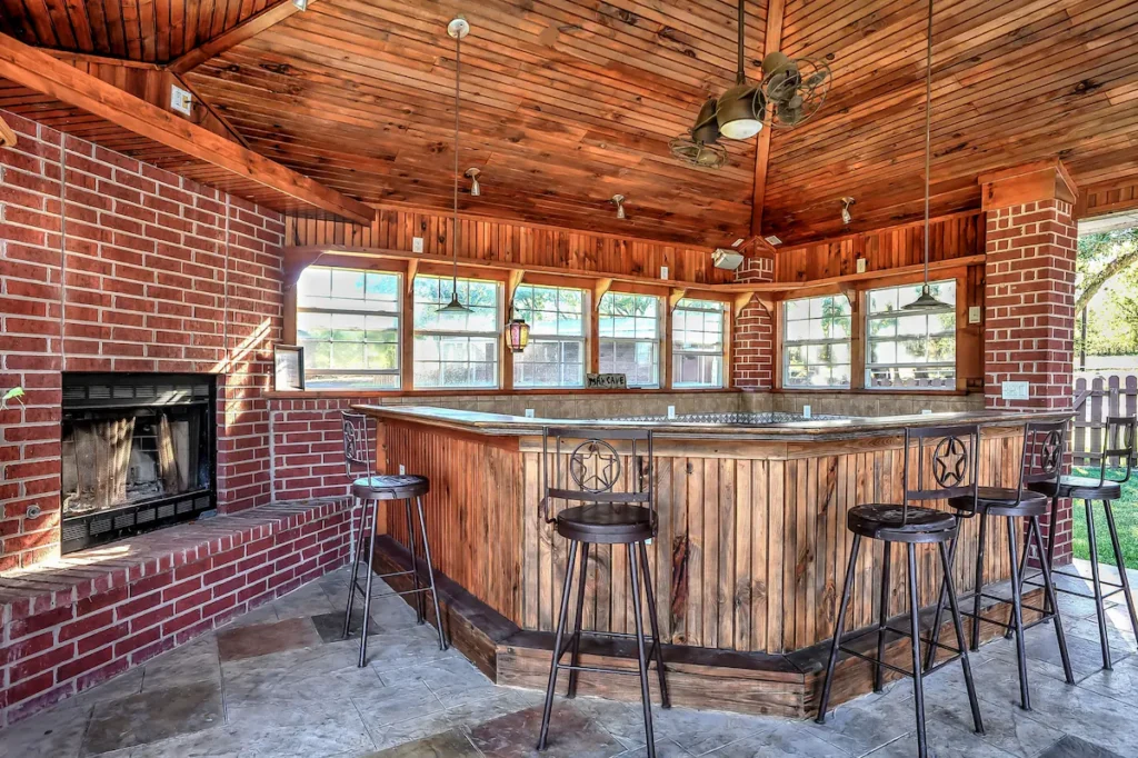 The M Ranch – gated ranch with Pool on 25 acres