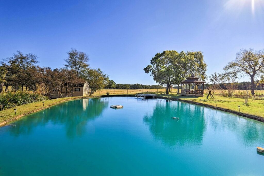 Pottsboro Home on 2 Acres w/Jacuzzi, Near Marina!