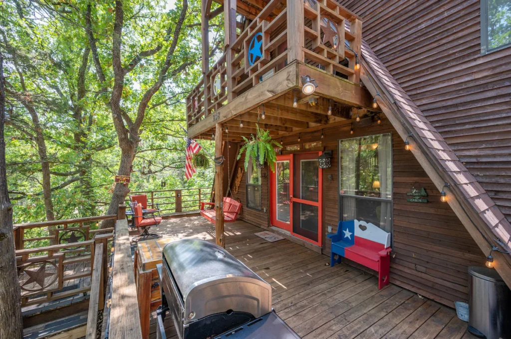 Relaxing Lake Texoma Cabin with Hot Tub