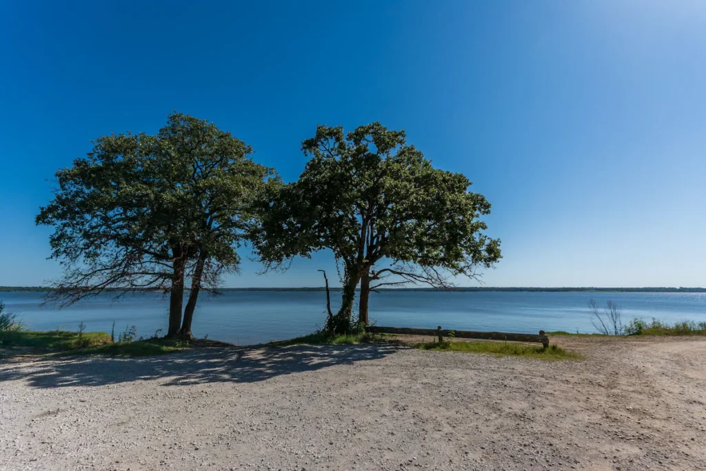 Sherwood Pines Inn -Spacious 2-bedroom at Texoma sleeps 6-8.