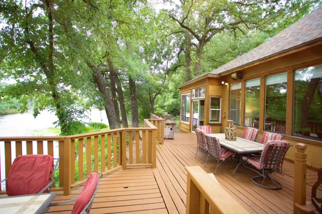 Tranquil Texoma Lake House with private lake on .5 acres and steps from Lake Texoma
